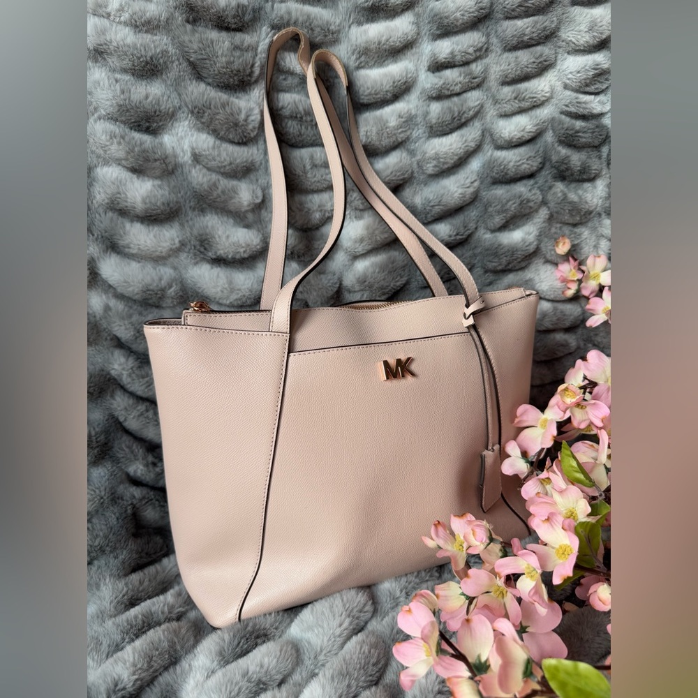 Pink MK purse w/ straps